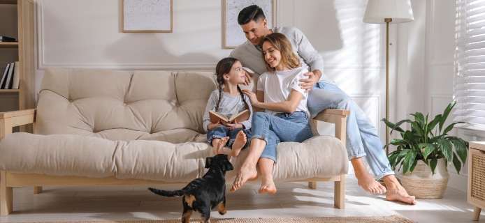 Family with puppy 